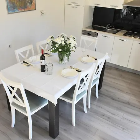 Βίλα Marie With Pool, Two Bedrooms For 4+2kids Cavoglave