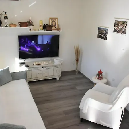 Marie With Pool, Two Bedrooms For 4+2kids Cavoglave