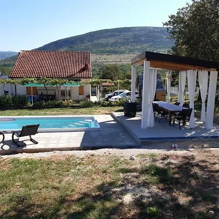 Marie With Pool, Two Bedrooms For 4+2kids Cavoglave