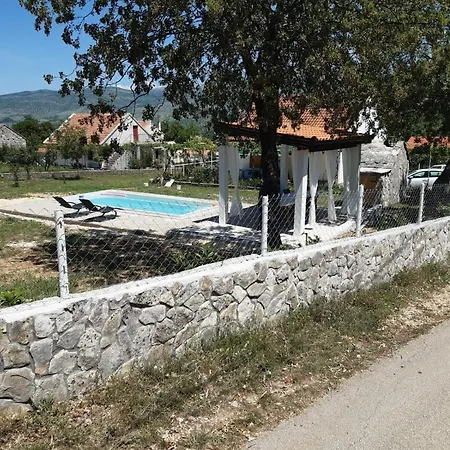Marie With Pool, Two Bedrooms For 4+2kids Cavoglave