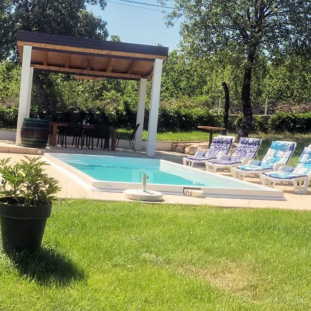Marie With Pool, Two Bedrooms For 4+2kids * Cavoglave